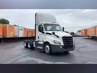 2020 Freightliner Cascadia 126