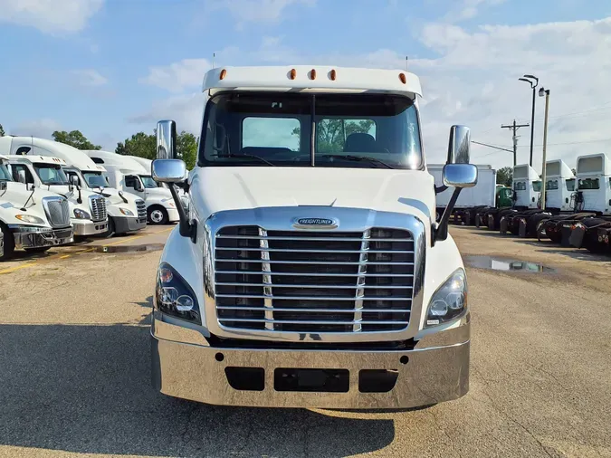 2016 FREIGHTLINER/MERCEDES CASCADIA 113