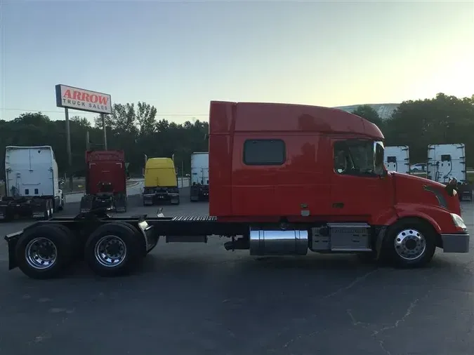 2018 VOLVO VNL730