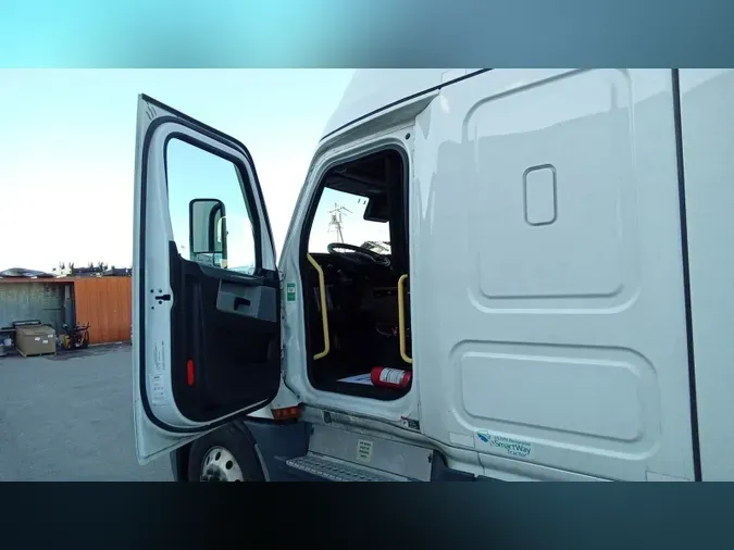 2022 Freightliner Cascadia 126