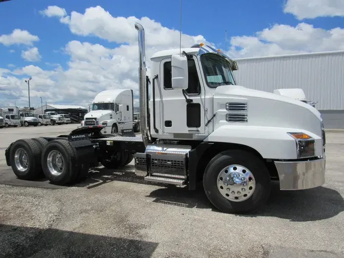 2025 MACK AN64T