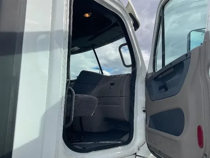 2018 Freightliner X12564ST