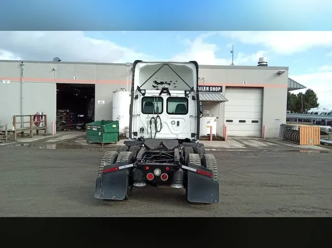 2020 Freightliner Cascadia 126