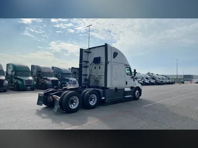 2023 Freightliner Cascadia 126