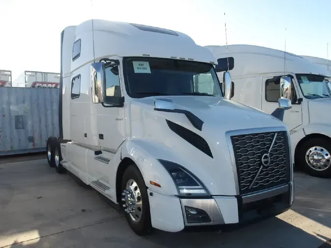 2021 VOLVO VNL64T860