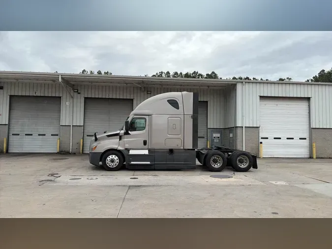 2022 Freightliner Cascadia 126