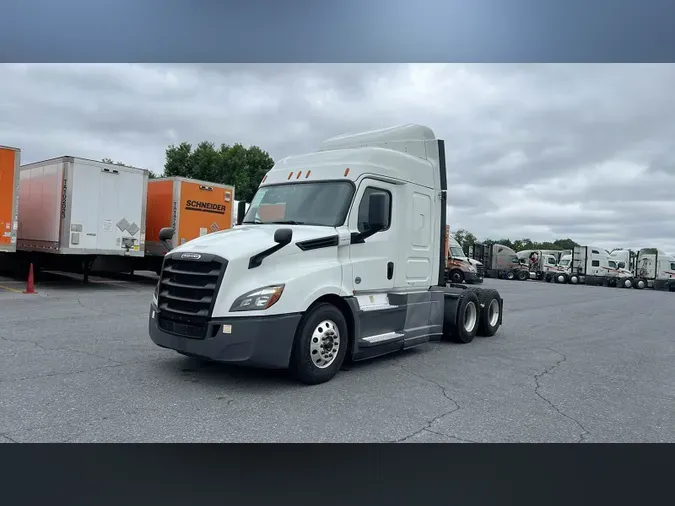 2020 Freightliner Cascadia 126