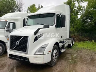 2019 VOLVO VNR64T640