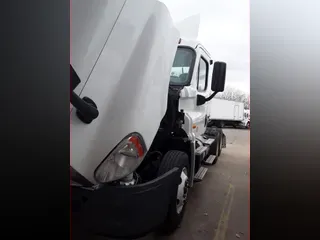 2015 FREIGHTLINER/MERCEDES CASCADIA 125