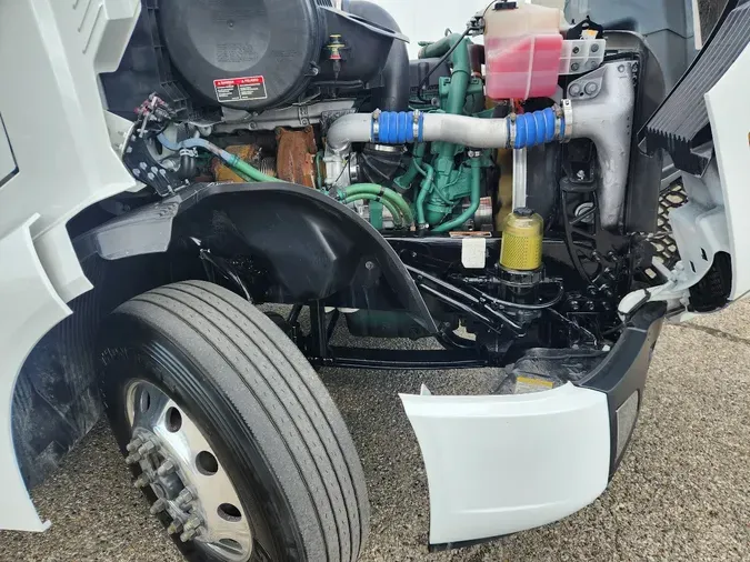 2023 VOLVO VNL64T860