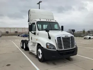 2017 FREIGHTLINER X12564ST