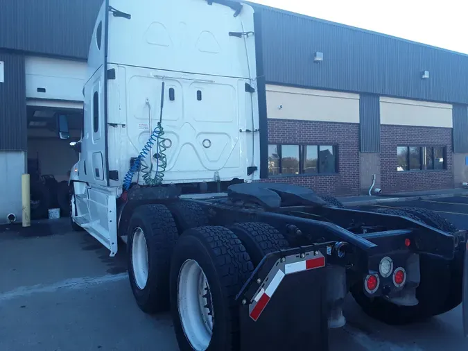 2020 FREIGHTLINER/MERCEDES CASCADIA 125