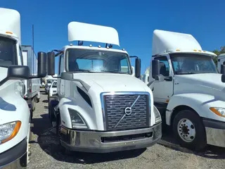 2019 VOLVO VNL64T-300