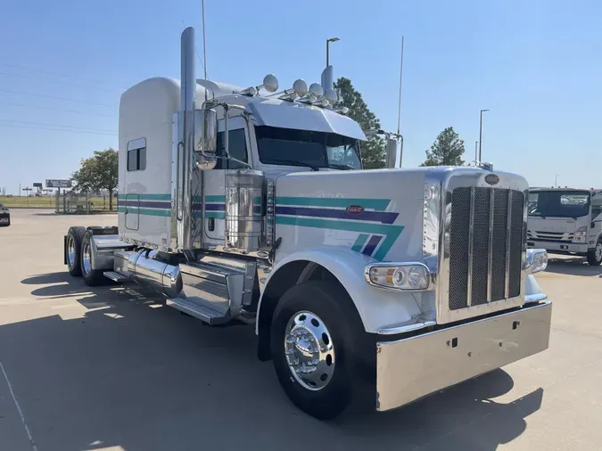 2023 Peterbilt 389