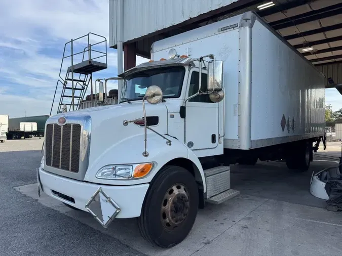 2017 Peterbilt 337