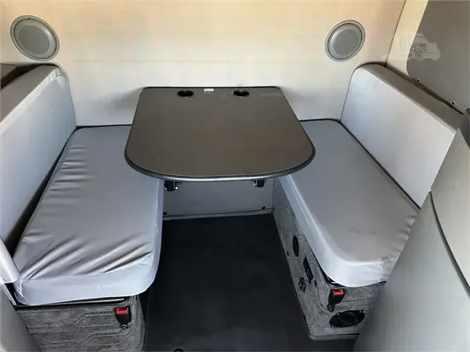 2022 VOLVO VNL64T860