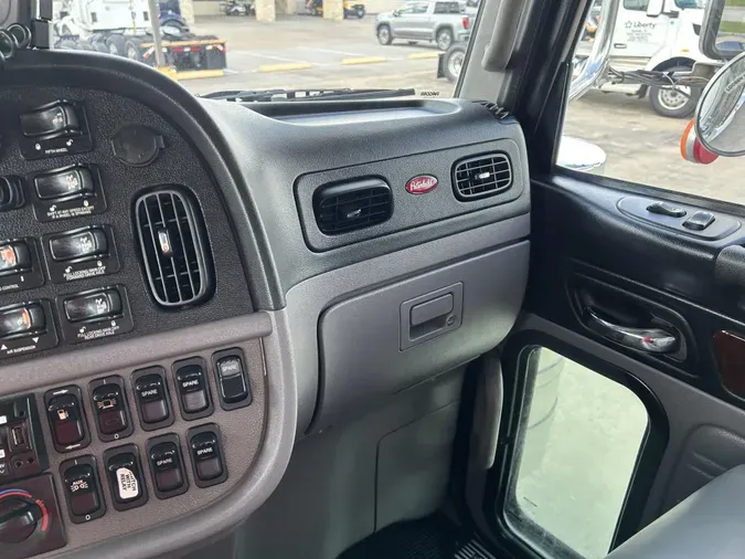 2019 Peterbilt 389
