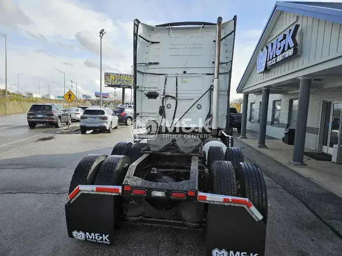 2020 VOLVO VNL64T760