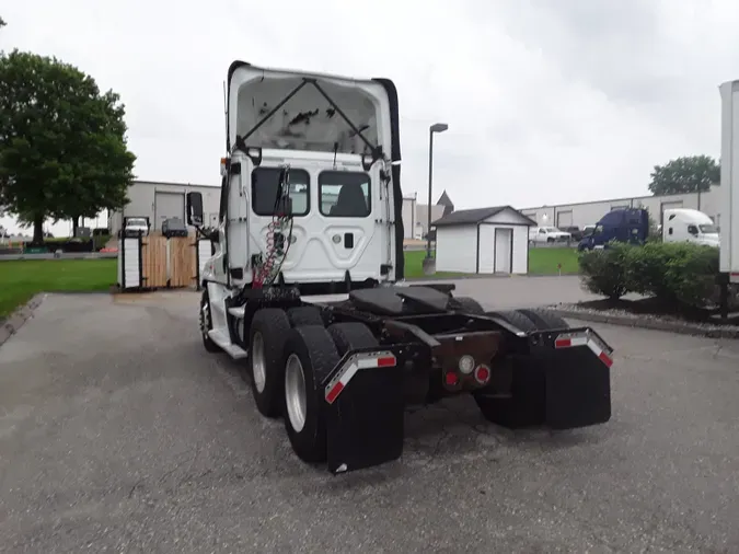 2016 FREIGHTLINER/MERCEDES CASCADIA 125