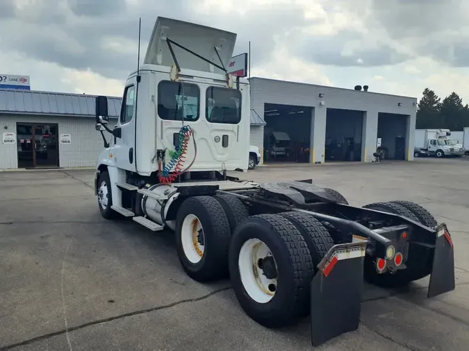 2017 FREIGHTLINER/MERCEDES CASCADIA 125214d826d3d18a6adc4146303c5572207