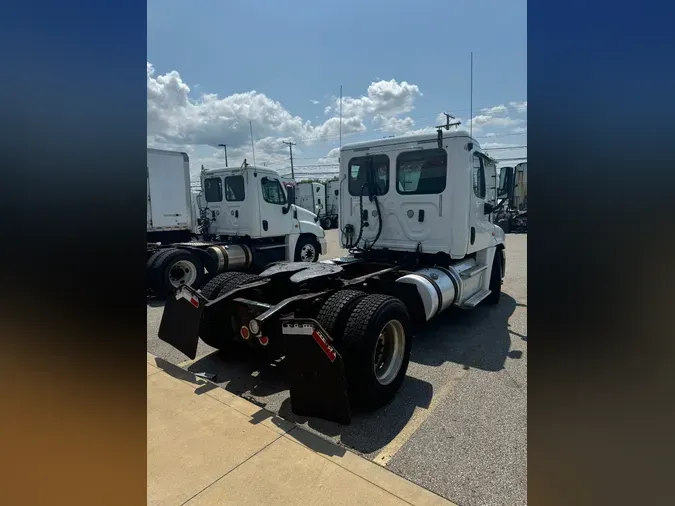 2017 FREIGHTLINER/MERCEDES CASCADIA 125