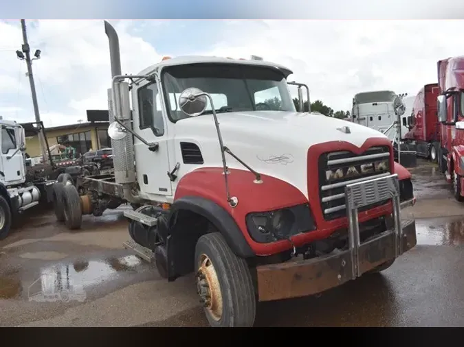2005 MACK GRANITE CV713