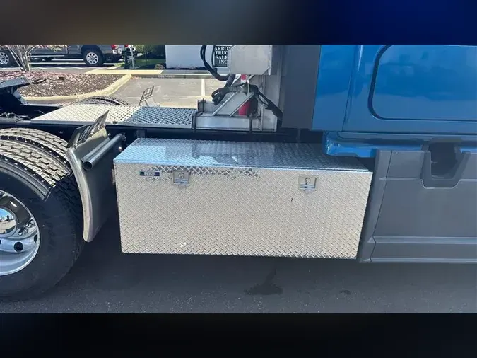2021 FREIGHTLINER CA126