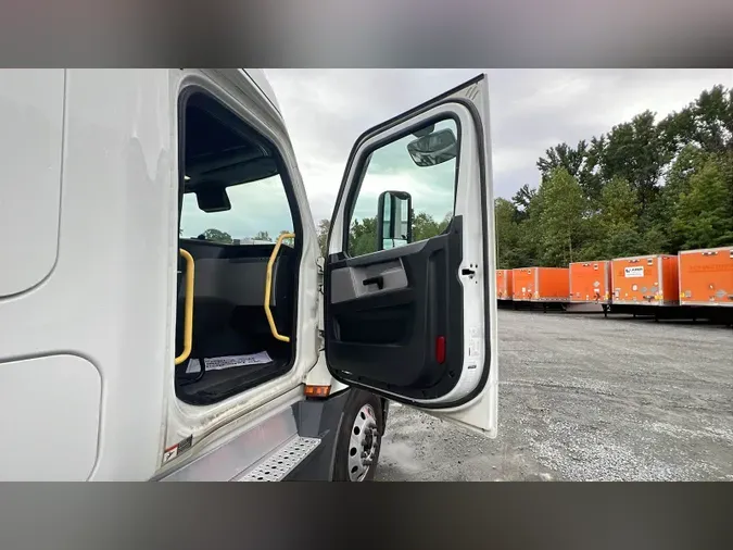 2022 Freightliner Cascadia 126