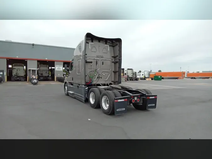 2025 Freightliner Cascadia 12621582c892a8bd56dc5fdbecc37ef6fd7