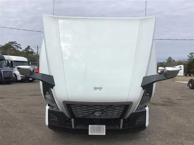 2021 VOLVO VNL740