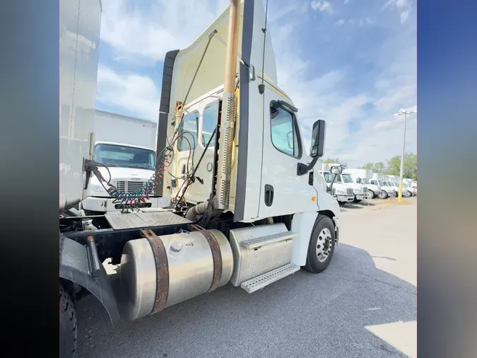 2018 FREIGHTLINER/MERCEDES CASCADIA 125