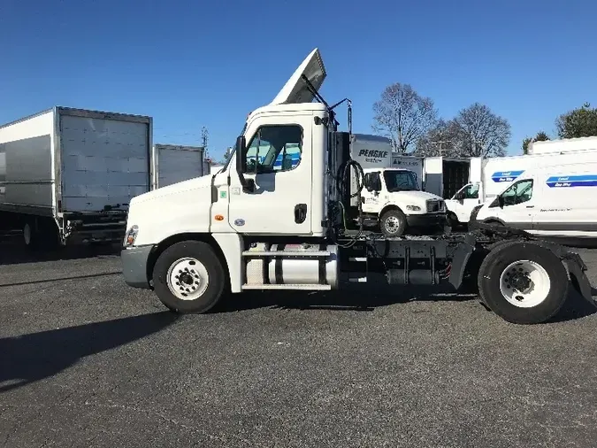 2018 Freightliner X12542ST