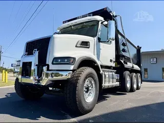2026 VOLVO VHD84F300