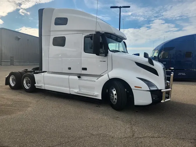 2024 VOLVO VNL64T760