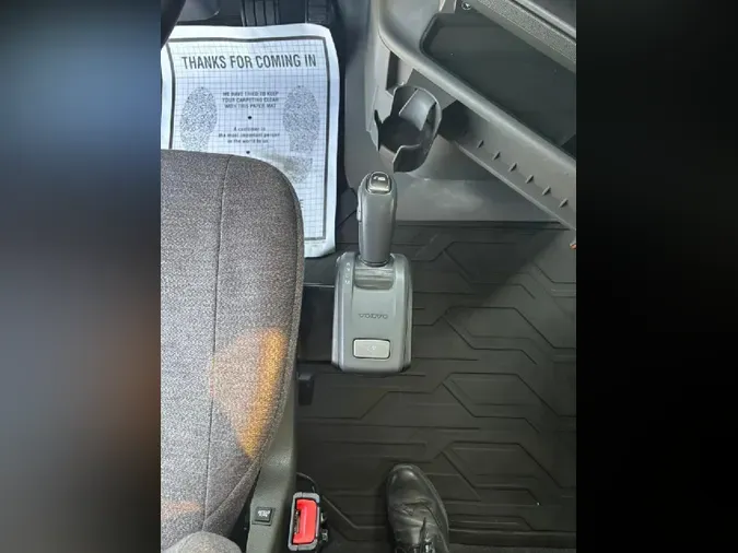 2019 VOLVO VNL64T760