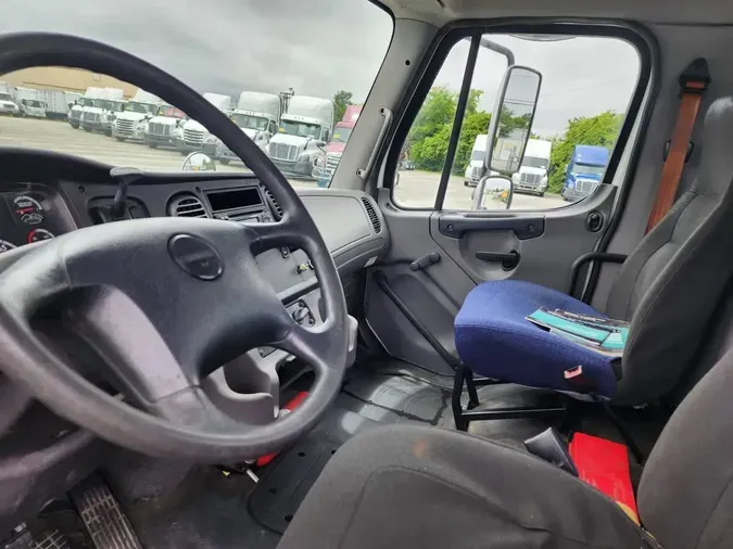 2012 FREIGHTLINER M2 106