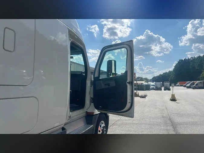2021 Freightliner Cascadia 126