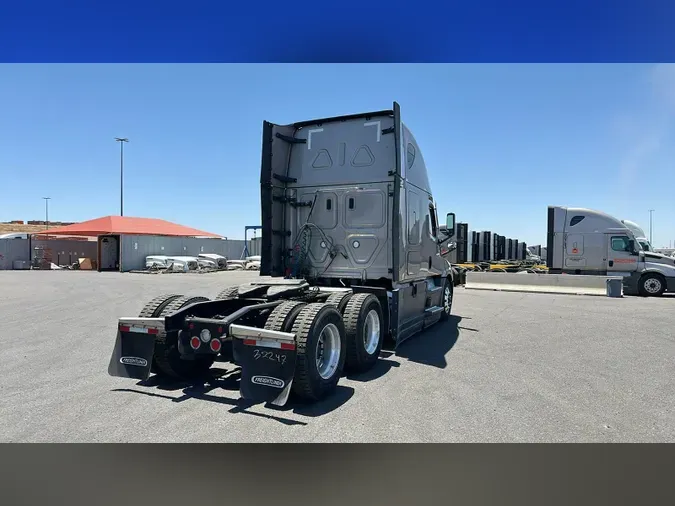 2024 Freightliner Cascadia 126