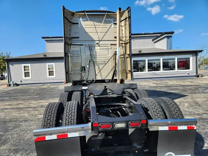 2019 VOLVO VNL64T760