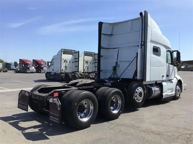 2020 VOLVO VNL64T740