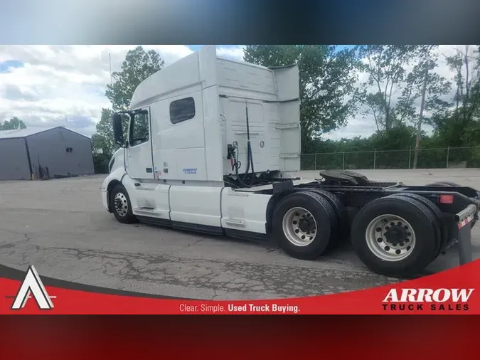 2022 VOLVO VNL740