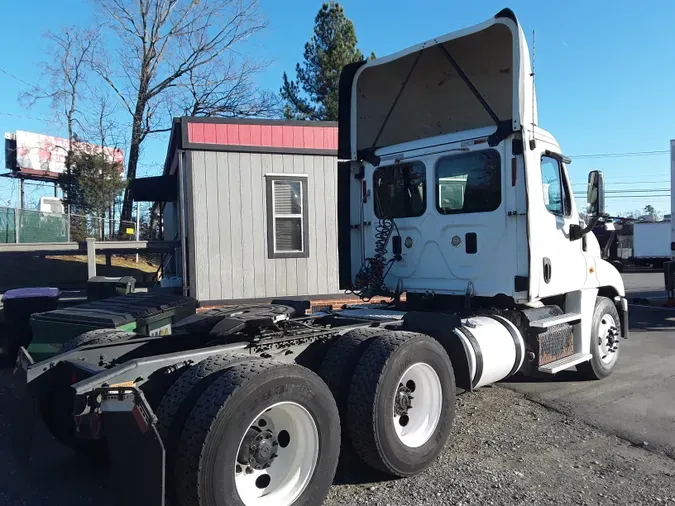 2015 FREIGHTLINER/MERCEDES CASCADIA 125