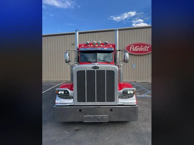 2020 Peterbilt 389