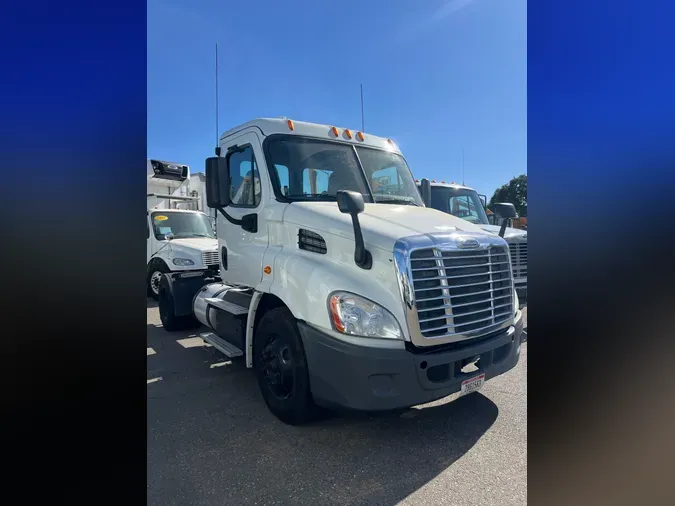 2015 FREIGHTLINER/MERCEDES CASCADIA 113