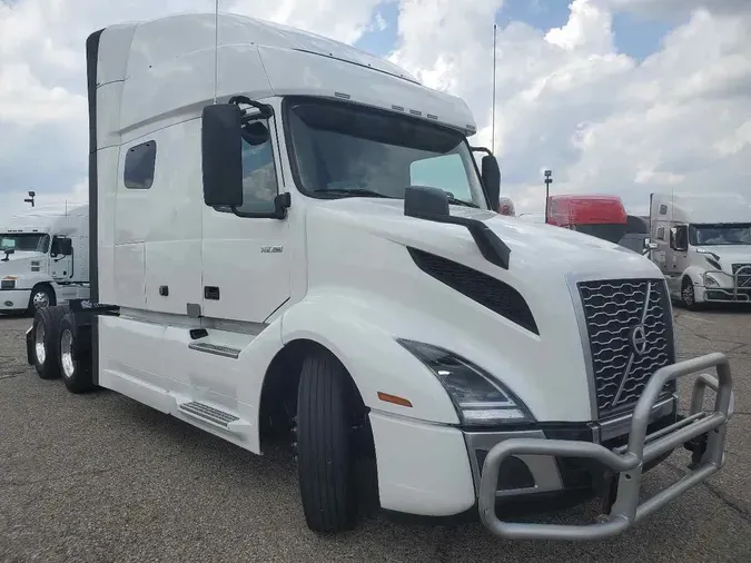 2022 VOLVO VNL64T740