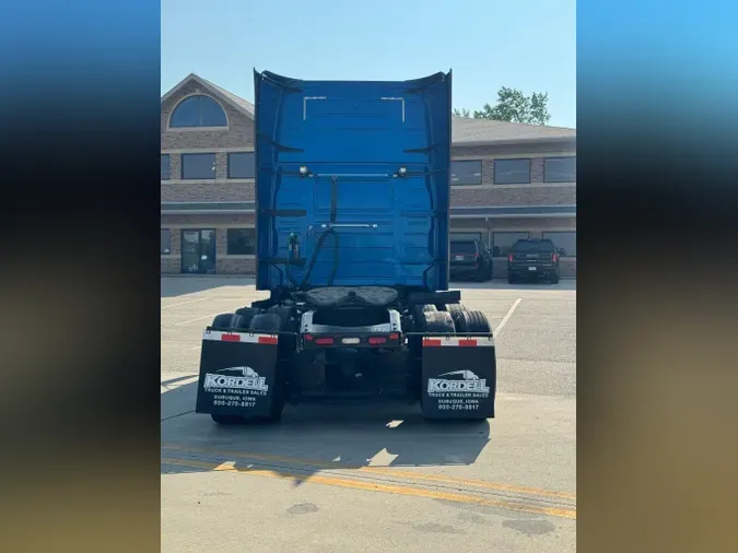 2017 VOLVO VNL64T670