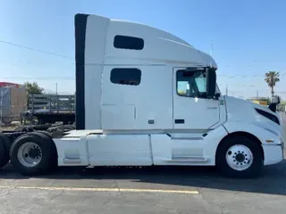 2019 VOLVO VNL64760