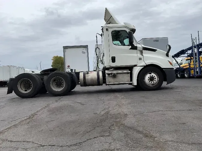 2018 Freightliner T12664ST