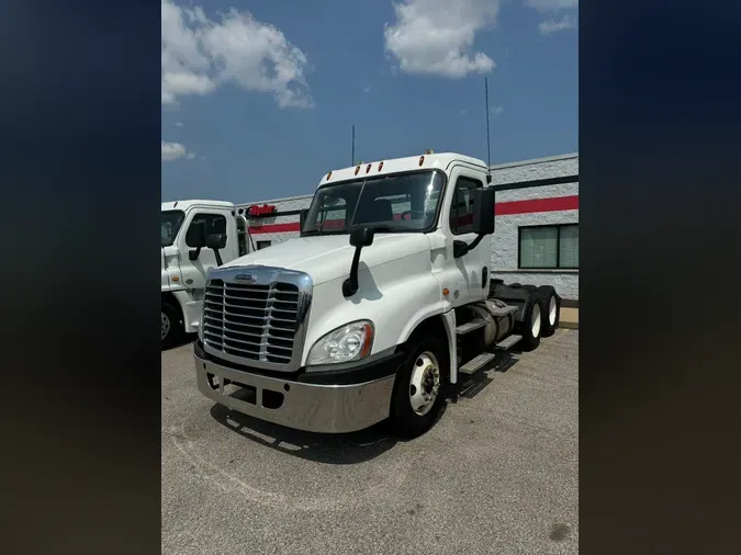 2016 FREIGHTLINER/MERCEDES CASCADIA 125219b757f13244e27e798cf40eadc61c7