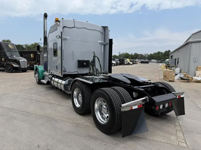 2020 Kenworth W900
